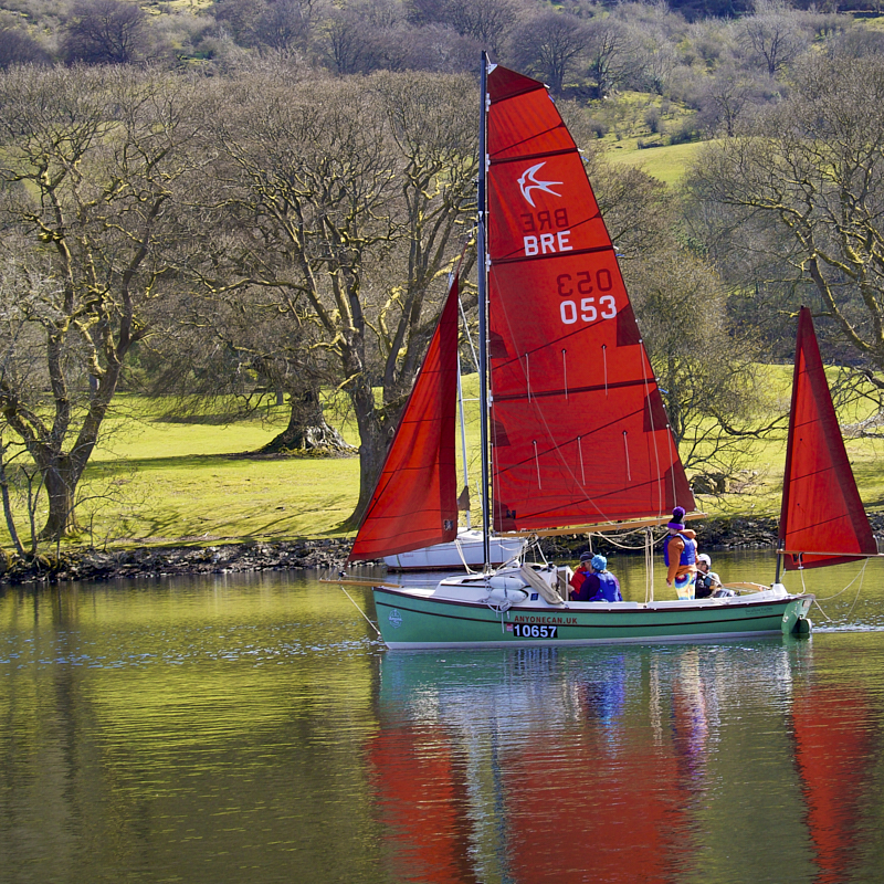 Haleming accessible sailboat