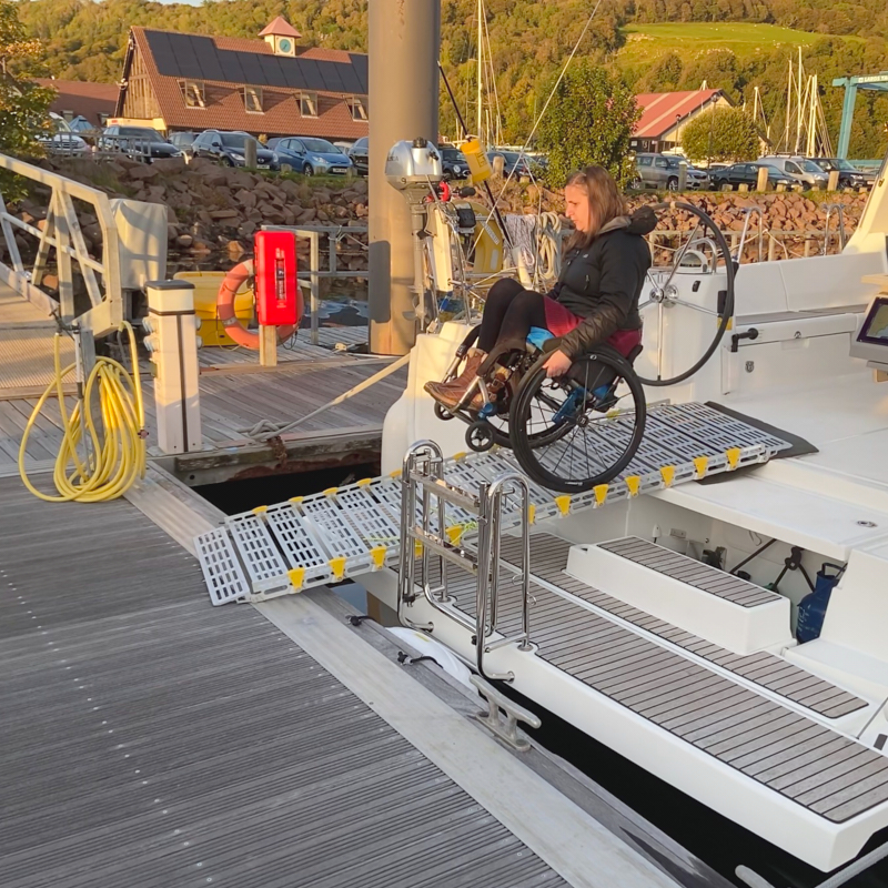 800%20User%20wheelies%20wheelchair%20off%20the%20back%20of%20a%20yacht