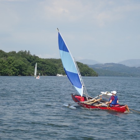 Back supoprt in a sailng canoe